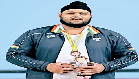 जखमी गुरदीपला वेटलिफ्टिंगमध्ये कांस्यपदक