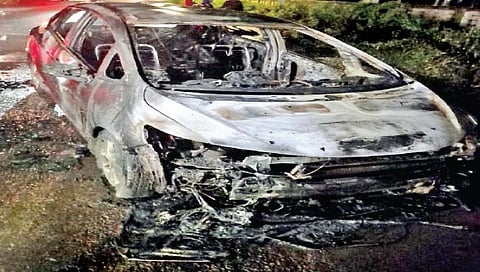 गोवा : पर्वरीत आग लागून कार खाक