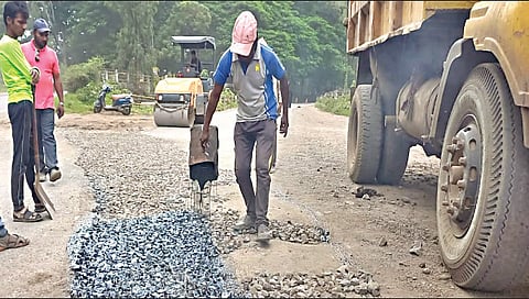 नाशिक : शहरात खड्डे बुजविण्यास वेग