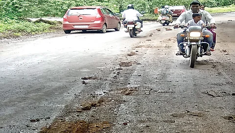 नाशिक : रस्त्यावर चिखल झाल्याने चौघा बिल्डरांना दंड, घनकचरा व्यवस्थापन विभागाची कारवाई