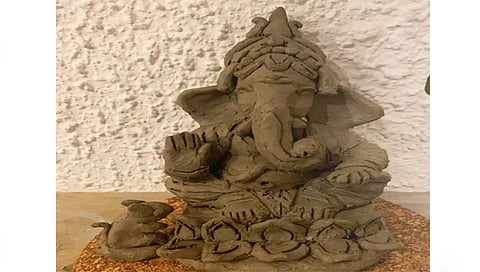 नाशिक : बाप्पाच्या आगमनासाठी विद्यार्थ्यांचे गणेशमूर्तीचे धडे