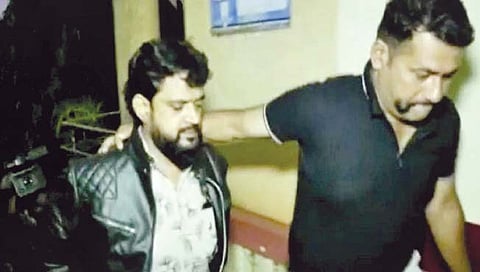 बेळगाव : बळ्ळारी पोलिसांनी सोडले, हुबळी पोलिसांनी पकडले