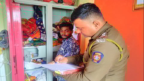 नाशिक : वडिलांच्या अंत्यसंस्कारांसाठी कुटुंब गावी गेले अन् चोरट्यांनी डाव साधला