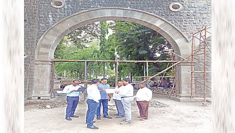 नाशिक : जिल्हाधिकारी कार्यालयाला चिरेबंदी प्रवेशद्वाराचे कोंदण, 13 ला होणार खुले