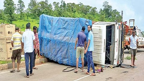 गोवा : मुंबई-गोवा महामार्गावर अपघात