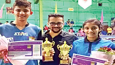 नाशिक : राज्य मानांकन स्पर्धेत विजेतेपद मिळविणारे सायली वाणी, कुशल चोपडा यांच्यासमवेत प्रशिक्षक जय मोडक.