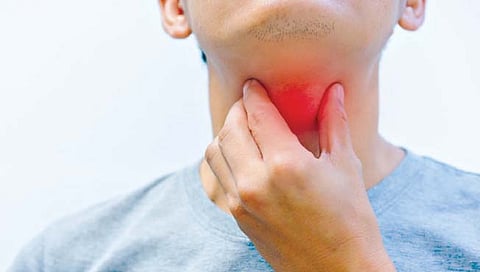 डायपेगिया : अन्न गिळताना होतो त्रास, जाणून घ्या त्यांची लक्षणे आणि उपचार