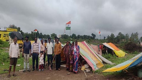 सांगली : गरिबांच्या झोपडीवरही फडकला तिरंगा