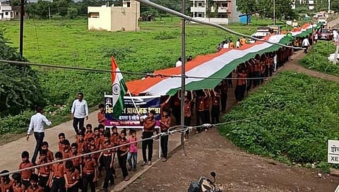 औरंगाबाद: ३७५ मीटरचा तिरंगा ध्वज घेऊन विद्यार्थ्यांनी काढली रॅली