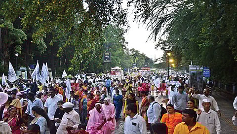 Nashik : श्री चक्रधरस्वामींच्या जयघोषाने दुमदुमली नाशिकनगरी