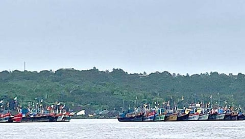 सिंधुदुर्ग : तेल गळतीमुळे सिंधुदुर्गसह गोव्यातील किनारे होणार बाधित