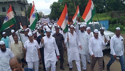 धुळे : आजादी गौरव पदयात्रेत सहभागी माजी मंत्री बाळासाहेब थोरात, महाराष्ट्र काँग्रेसचे कार्याध्यक्ष आमदार कुणाल पाटील, आ. सुधीर तांबे, सहप्रभारी प्रदीप राव आदी.