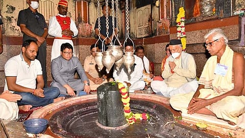 राज्यपाल भगतसिंह कोश्यारी यांनी घेतले श्री वैद्यनाथाचे दर्शन