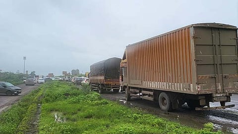 पुण्याकडे परतणाऱ्या वाहनांच्या आळेफाटा चौकात रांगाच रांगा, पुणे-नाशिक महामार्गावर मोठी वाहतूक कोंडी