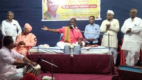 सोलापूर : विजयपूरच्या बसव भवनमध्ये महाराष्ट्राची ‘भक्तीवाणी’; श्रावणानिमित्त महिनाभर पुराण