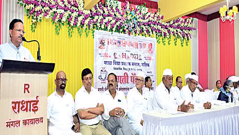 सटाणा : प्रगती पॅनलच्या प्रचार मेळाव्यात बोलताना खा. डॉ. सुभाष भामरे. समवेत इतर मान्यवर.