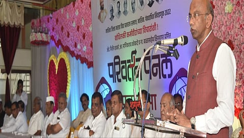 नाशिक : बाह्यशक्ती म्हणणार्यांना धुळ्याचे खासदार कसे चालतात?- अॅड. ठाकरे यांचा सवाल; निफाड तालुक्यात परिवर्तन पॅनलचा प्रचार