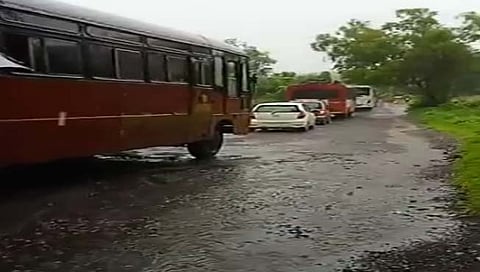 रायगड : लाटवण-दापोली मार्गावरील पुलावर पुराचे पाणी; वाहतूक विस्कळीत