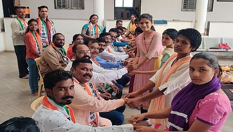 धुळे : राष्ट्रवादी काँग्रेसचे अनोखे रक्षाबंधन