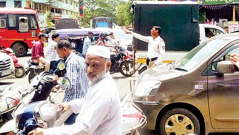 रत्नागिरी : वाहन कोंडी चक्रव्यूहात पोलिसाचा झाला ‘अभिमन्यू’