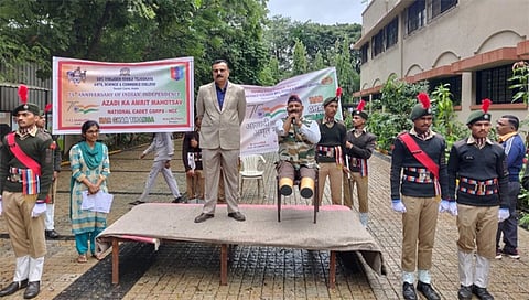 नाशिकरोड : स्वातंत्र्यदिनाच्या अमृत महोत्सवी वर्षानिमित्त आयोजित कार्यक्रमात बोलताना कारगिल योद्धा दीपचंद, प्राचार्य डॉ विजय मेधणे आदी. (छाया: उमेश देशमुख)