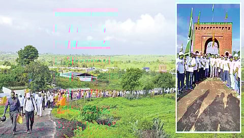 नाशिक : रामशेज हेरिटेज वॉकमध्ये सहभागी झालेले विभागीय आयुक्त राधाकृष्ण गमे, जिल्हाधिकारी गंगाथरन डी., भानुदास पालवे, रमेश काळे, संदीप आहेर, नितीनकुमार मुंडावरे व नागरिक.