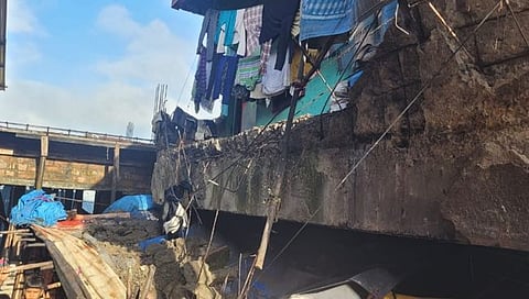 संरक्षक भिंत कोसळली