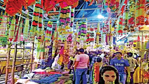 मुंबई : चाहूल बाप्पाच्या आगमनाची