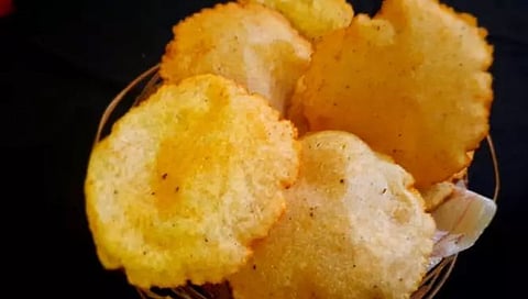 उपवासासाठी करा साबुदाण्याची पुरी आणि दह्याची चटणी