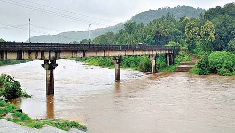 रत्नागिरी : खेड तालुक्यामध्ये पावसाने जनजीवन विस्कळीत