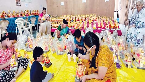 सोलापूर : ‘इको-फ्रेंडली’साठी महिला मूर्तिकारांचा पुढाकार