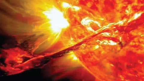 सूर्यापासून निघाला विशाल प्लाझ्मा