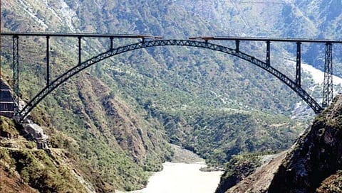 काश्मीरमध्ये आयफेल टॉवरपेक्षा उंच पूल तयार!