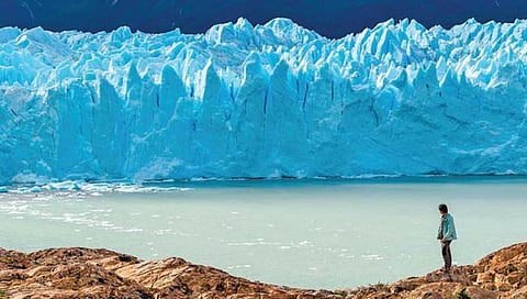 ‘बर्फाच्या डोंगरा’वरचा चिमुकला निर्जन ‘देश’!