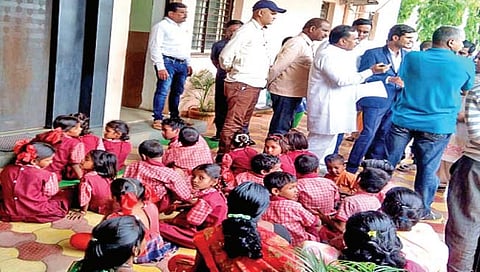 औरंगाबाद : शिक्षक प्रतिनियुक्तीवर, वस्तीशाळा वार्यावर