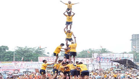 दहीहंडी उत्सव: शिंदे-फडणवीस सरकारकडून जखमी गोविंदांवर निशुल्क उपचार करण्याचा निर्णय