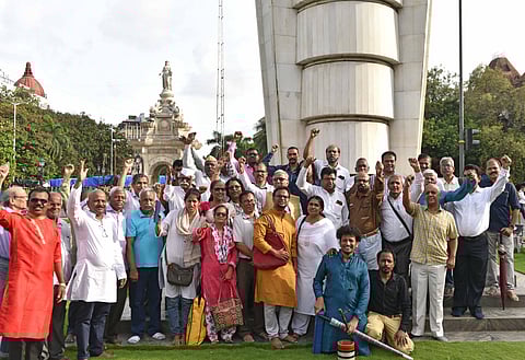 राष्ट्रपतींनी राज्यपालांना त्वरित पदमुक्त करावे : साहित्यिक, कलावंतांची मागणी