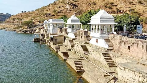 तब्बल 87 किलोमीटरमधील भव्य सरोवर