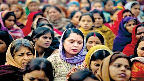 महिला : स्वातंत्र्याच्या उजेडात ‘स्त्री’ कुठे?