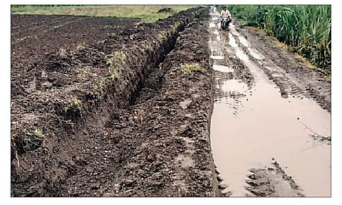 अनगरे – कौठा शिव रस्त्याची दुरवस्था