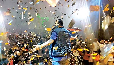 सातारा : दहिहंडीत उदयनराजे यांचा जलवा (व्हिडिओ)