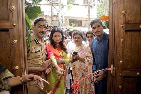 श्रीमंत भाऊसाहेब रंगारी भवनाच्या नूतनीकरण वास्तुचे पोलिस आयुक्त अमिताभ गुप्ता व जुगनू गुप्ता यांच्या हस्ते उदघाटन झाले. या प्रसंगी उत्सव प्रमुख व विश्वस्त पुनीत बालन, आरएमडी फाऊंडेशनच्या उपाध्यक्षा शोभा धारीवाल.