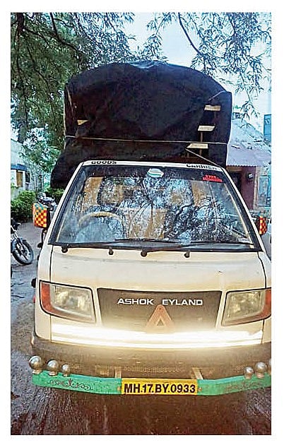 मुद्देमालासह जप्त करण्यात आलेले वाहन