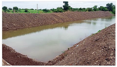 करंजी : शिराळ (तालुका पाथर्डी) येथील बंधार्याची दुरुस्ती केल्यानंतर साचलेले पाणी. (छाया : मयूर मुखेकर)