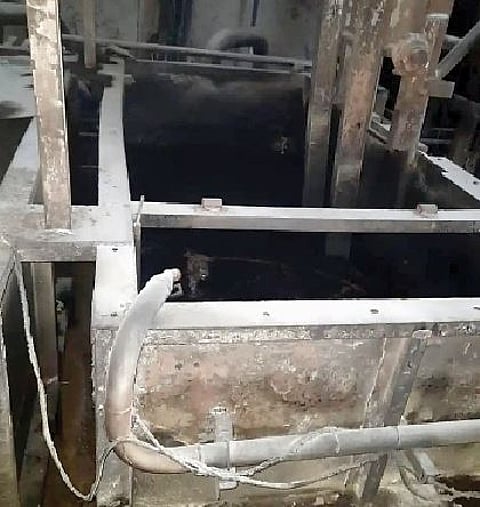 चाकण एमआयडीसीत मेटालिक फोर्जिंग कपंनीत लागलेल्या आगीत भस्मसात झालेली ऑइलची टाकी. (छाया : अविनाश दुधवडे)