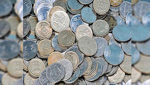 कोल्हापूर : कारकुनाच्या टेबलवर ठेवली दहा हजारांची चिल्लर