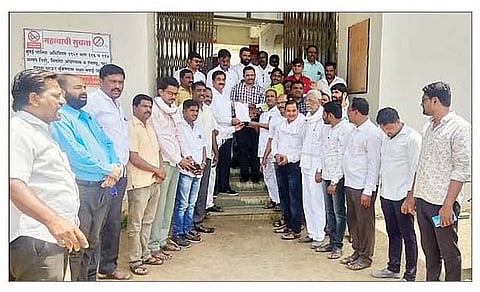 जामखेड : राष्ट्रवादी काँग्रेसच्या वतीने राज्यपाल भगतसिंह कोश्यारी यांचा निषेध करण्यात आला. (छाया : दीपक देवमाने)