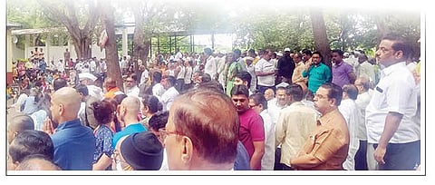 नगर : अमरधाममध्ये अधिक दशक्रिया विधी असल्यावर होणारी गर्दी.(छाया : सोमनाथ मैड)