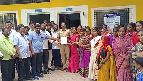 शिक्षक पत्नीवर गुन्हा दाखल