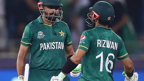 Asia Cup 2022 : पाकिस्तानचे खेळाडू काळीपट्टी बांधून मैदानात का उतरले?